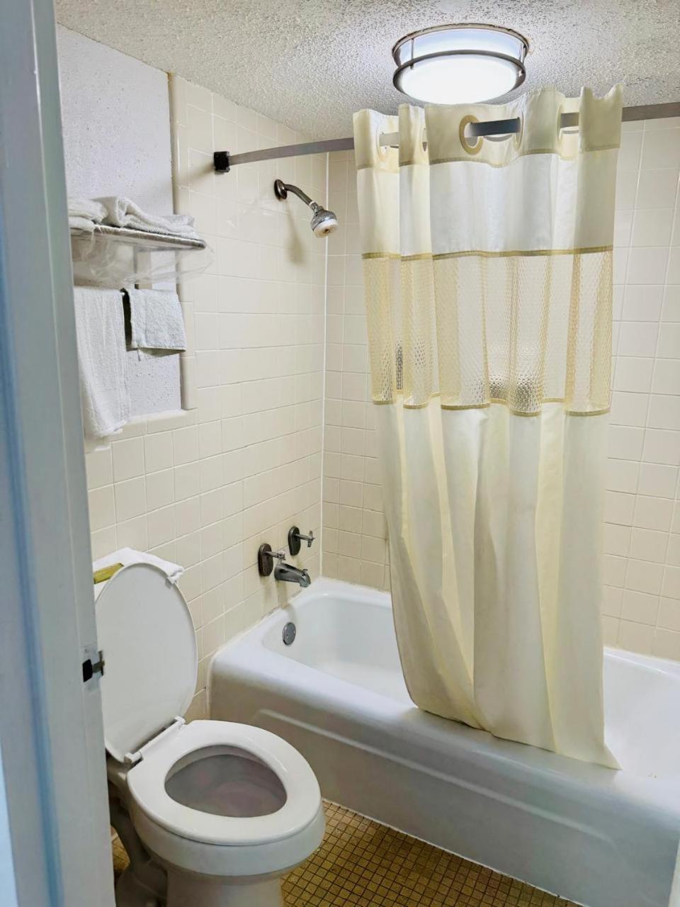 Camden West Inn Екстериор снимка